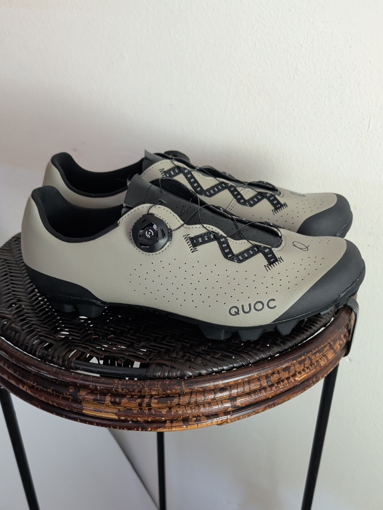 Quoc Escape Off-Road Cycling Shoes Left Shoe Sz 45 Right Shoe Size 44 — image 7 of 8